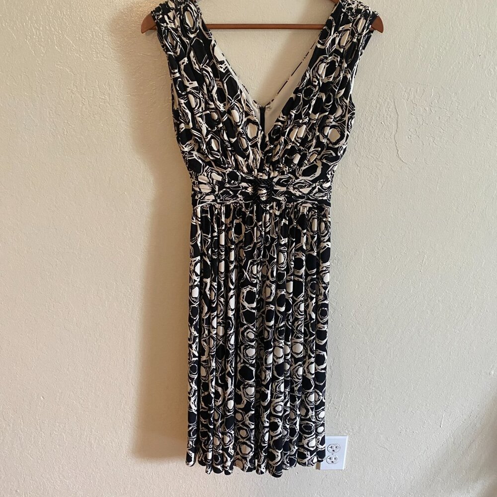 Suzi Chin for Maggy Boutique Black & White Geometric Print Dress – Size 4